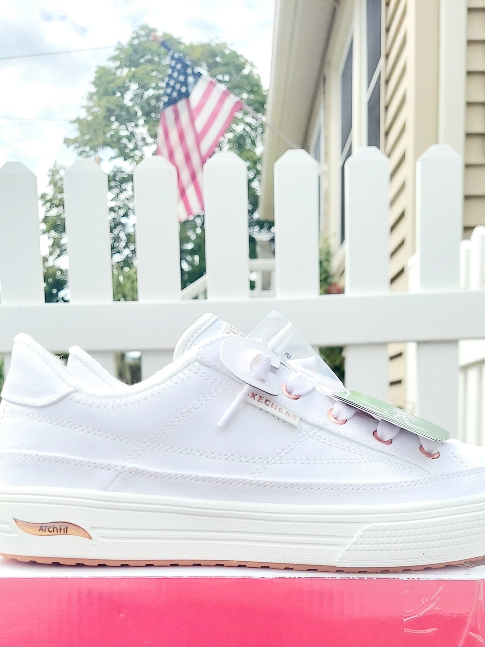 Skechers White Canvas Vegan Low-Top Platform Sneakers Women Size 6.5 NWT Preppy